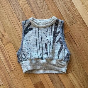 Gray and Cream Patterned Knit Sweater Vest Small